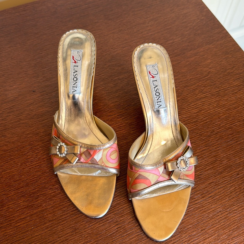 Lasonia Gold slip on low heeled sandals